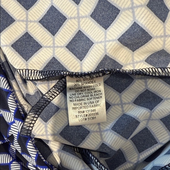 Jude Connally Blue and White Geometric Stretchy Shorts Large - Picture 7 of 8